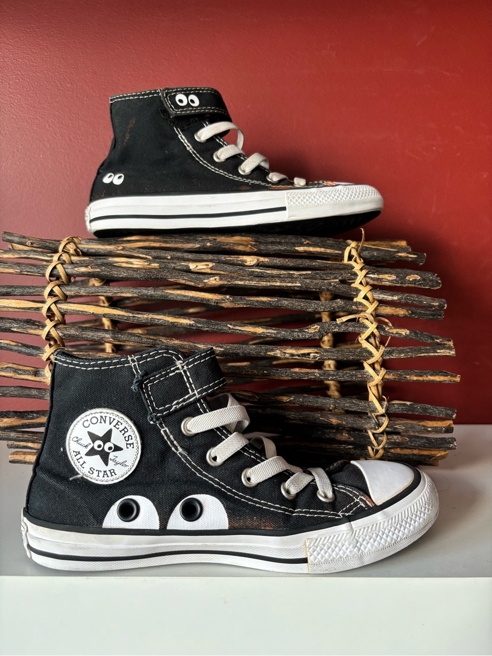 Kids CONVERSE Chuck Taylor ALL STAR High Tops, Velcro Eyes Size 1